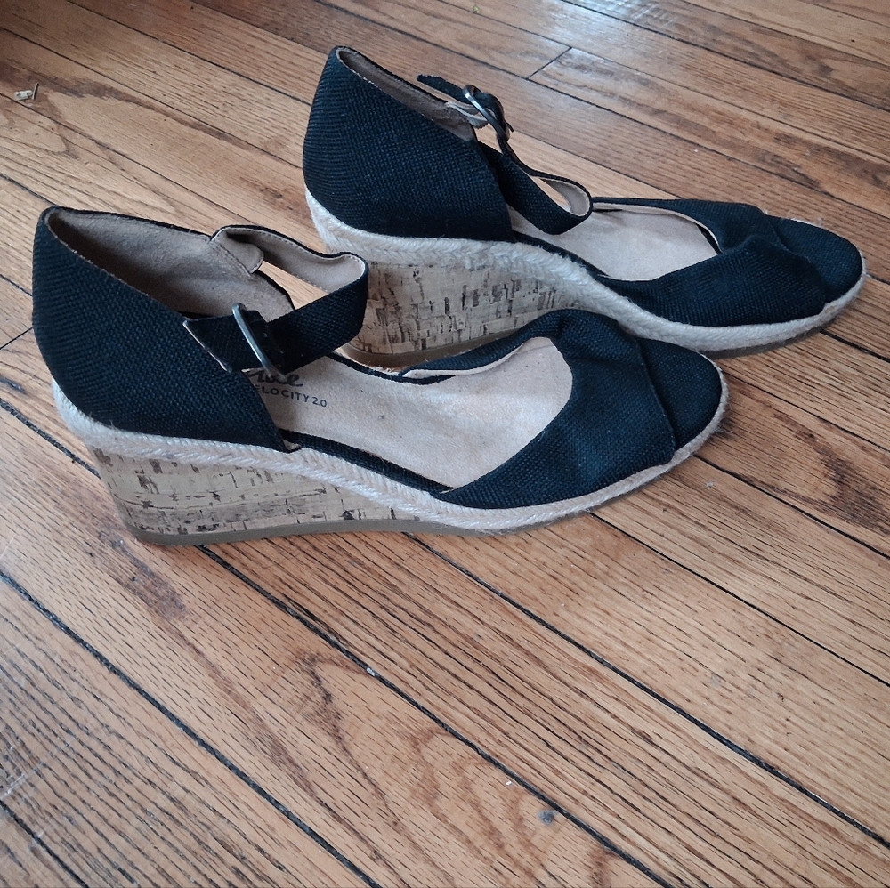 Life Stride Velocity 2.0 - Women's Black/Tan Open Toe Wedges Sandals. Size 11W - Picture 1 of 8